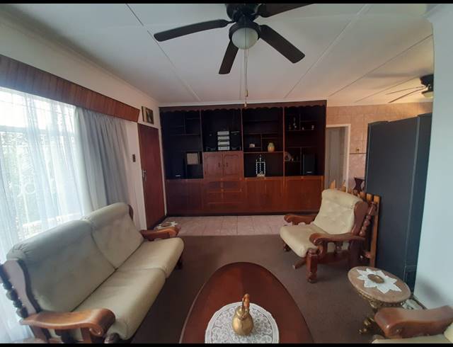 3 BEDROOM FREEHOLD FOR SALE IN MINNEBRON